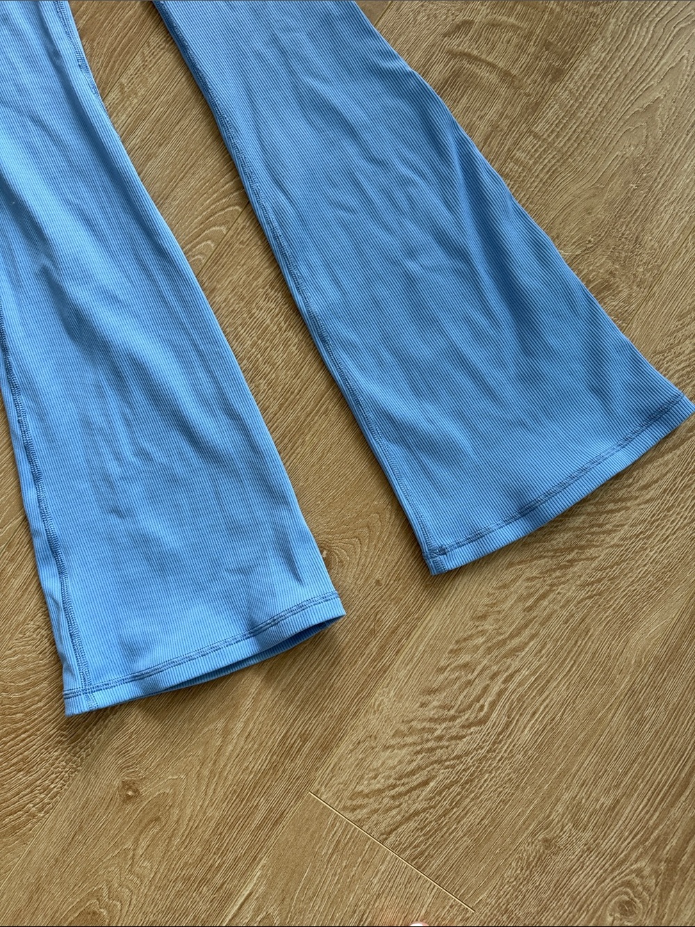 aerie Offline Ribbed High-Waist Flare Leggings in Blueberry milk - Picture 2 of 6
